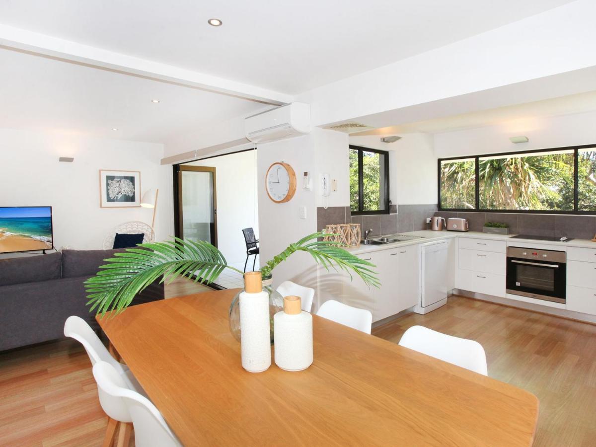 Windmill 4 Two Bedroom Beachside Apartment On Parkyn Parade Mooloolaba Exterior photo